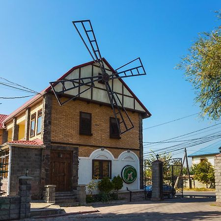 Stary Melnik Hotel Ałma Ata Zewnętrze zdjęcie