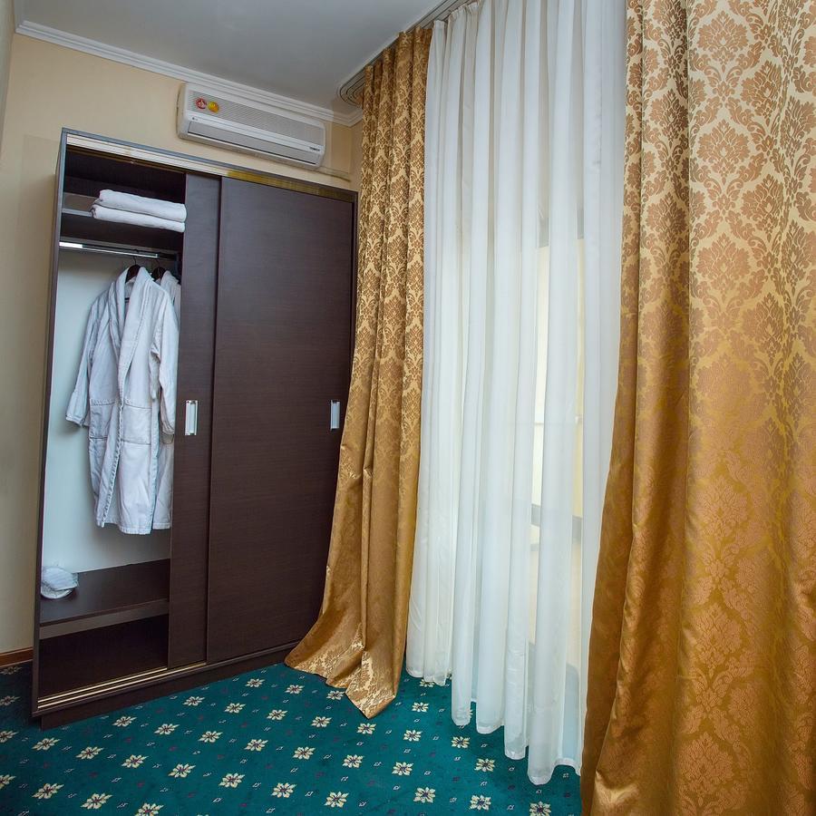 Stary Melnik Hotel Ałma Ata Zewnętrze zdjęcie