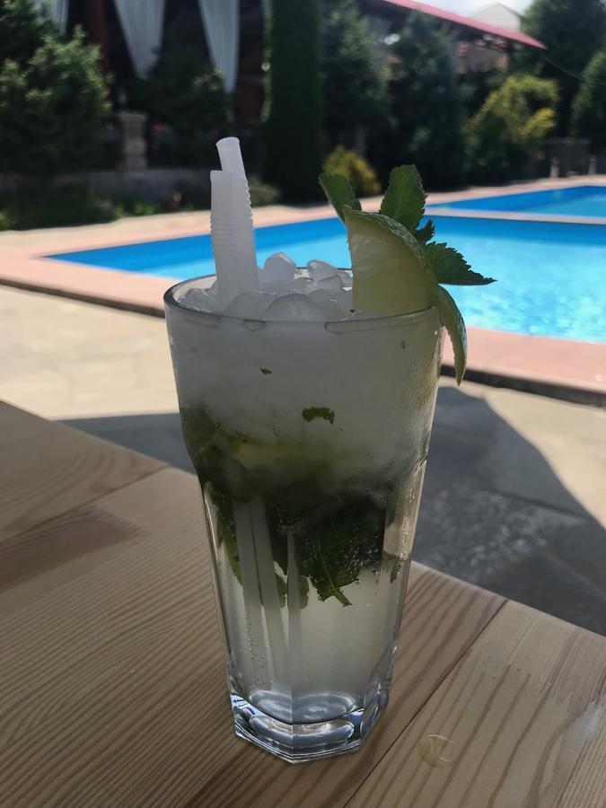 Stary Melnik Hotel Ałma Ata Zewnętrze zdjęcie
